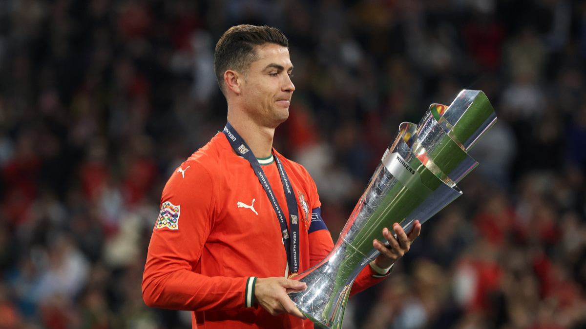 开云-C罗回归赛场，势不可挡首场状态亮眼，湖人观众沸腾！的简单介绍