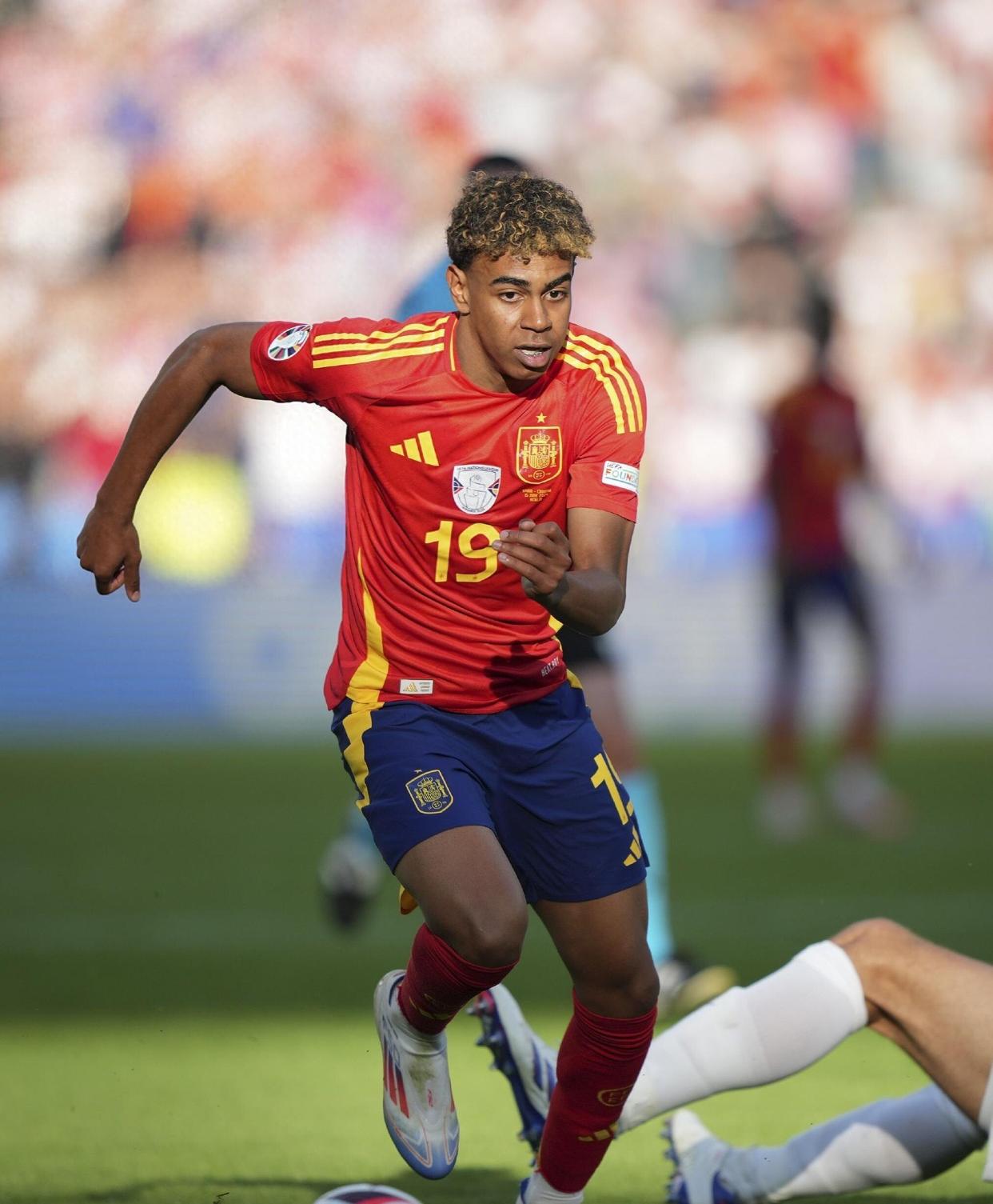 开云-关于莱万多夫斯基赛事官方发布挺进下一轮新规，西班牙队争议不断！的信息