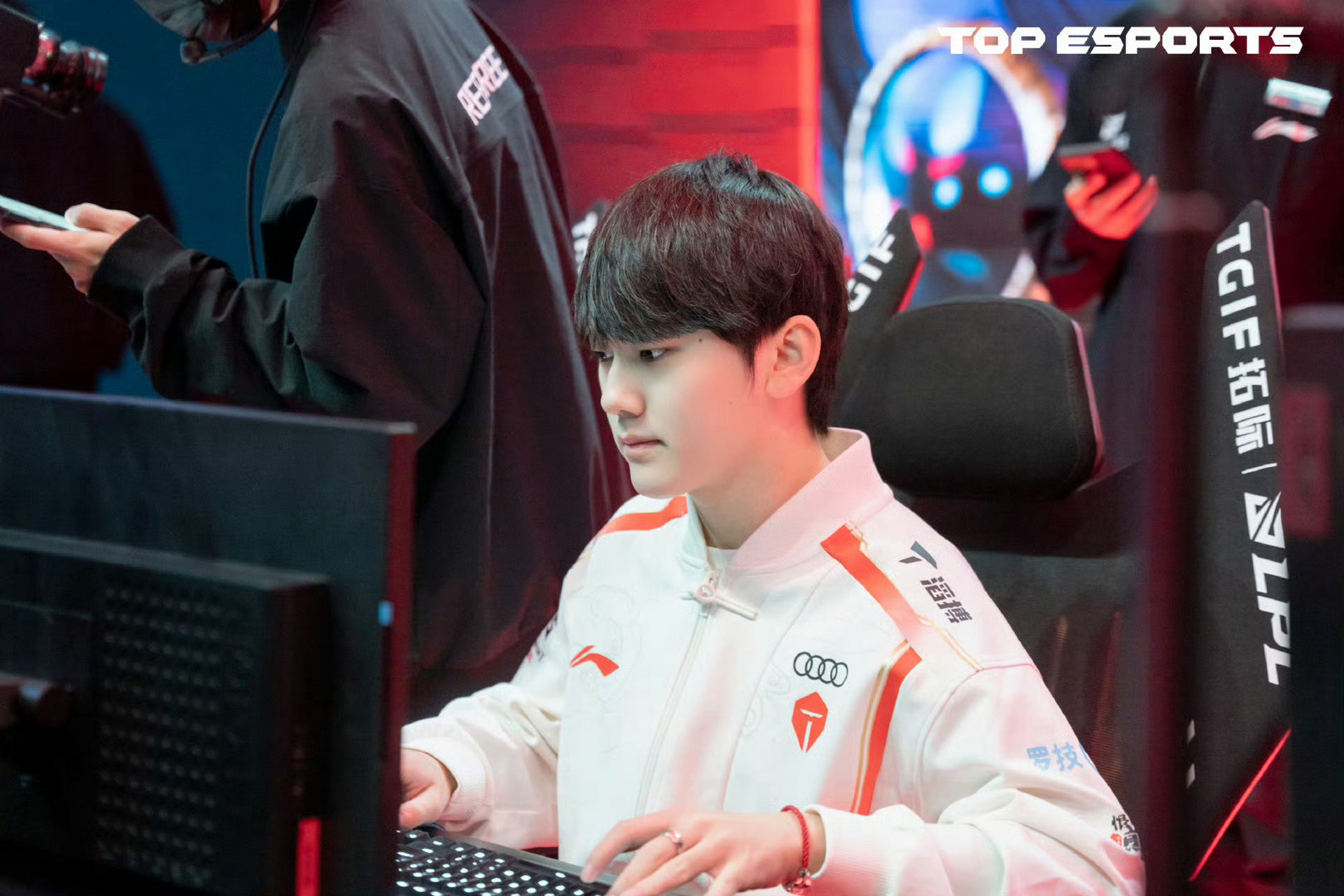 KAIYUN-JackeyLove在FPX比赛中高光表现，赛况扑朔迷离引发热议！的简单介绍